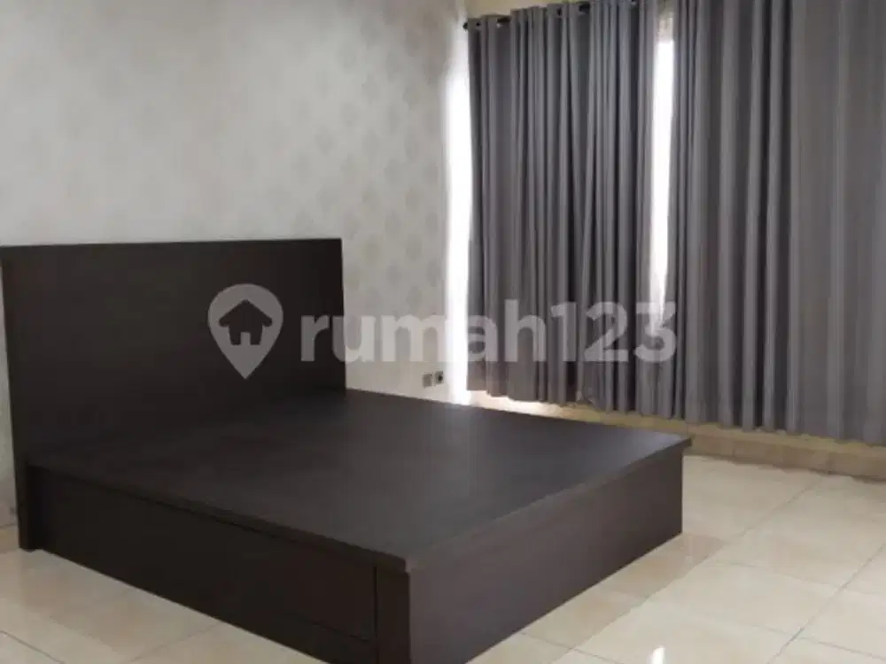 Rumah Full Furnished 2 Lantai Free 5 Unit AC di BSD Tangsel
