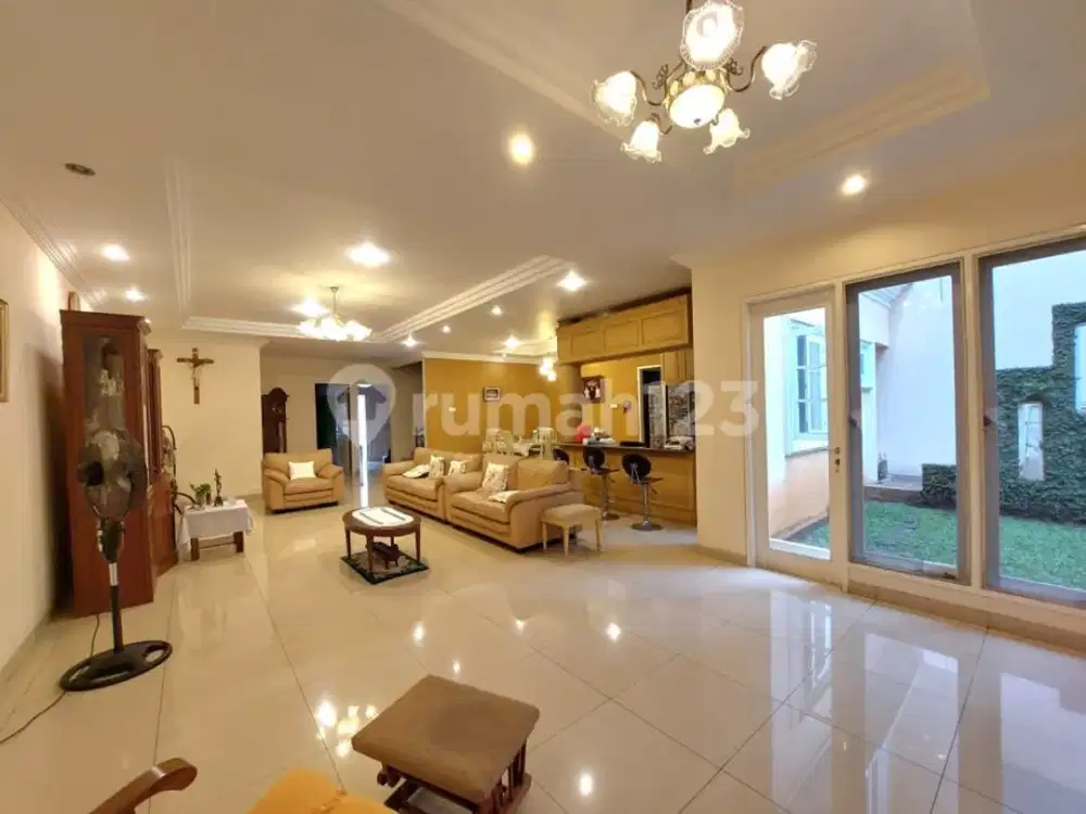 Rumah 2 Lantai SHM Hadap Tenggara Semi Furnish di Gading Serpong