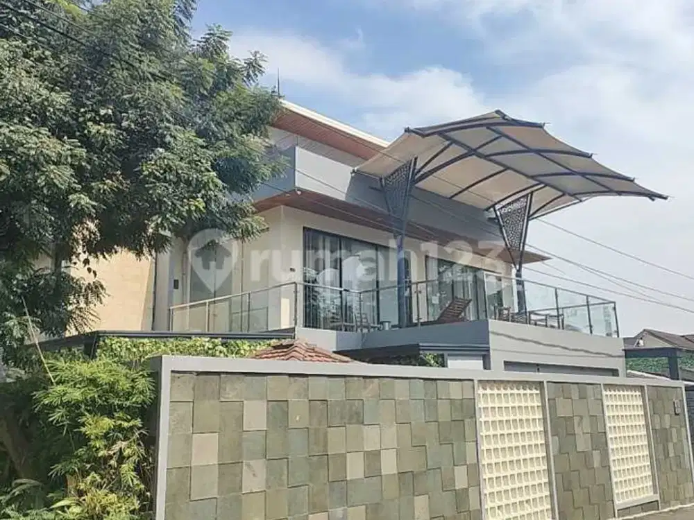 Rumah Hook Cantik Ada Rooftop SHM Furnished & Renov di Bintaro