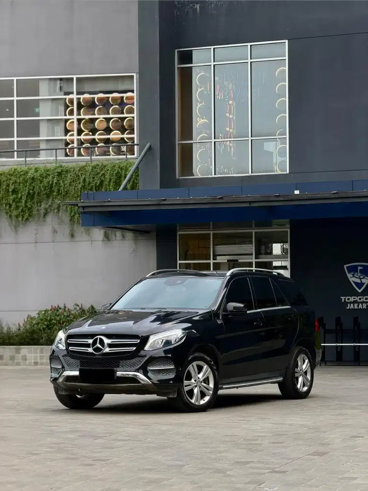 CASH Mercedes-Benz GLE400 4MATIC 2016 Good Condition