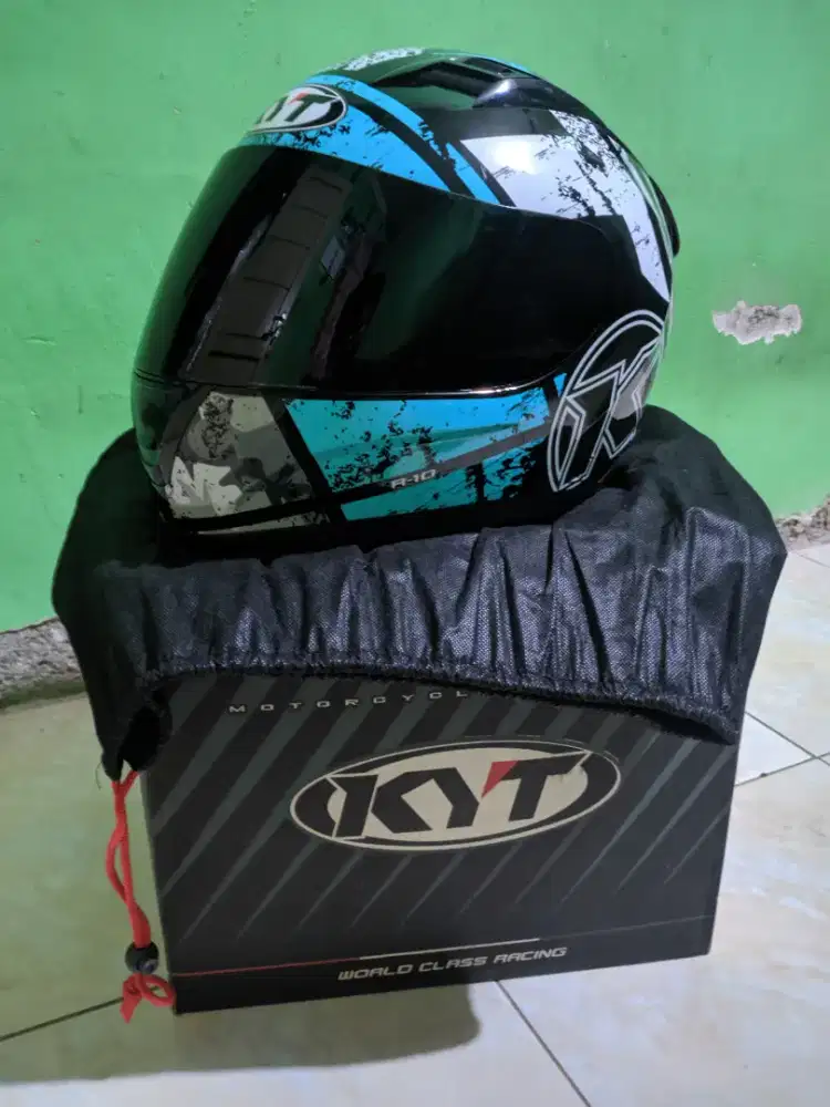 helm KYT R-10 #3 Black/Aqua Blue (Smoke)