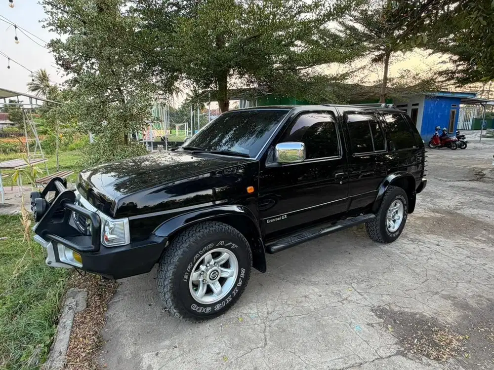 Nissan Terrano 2.4 Grandroad G3