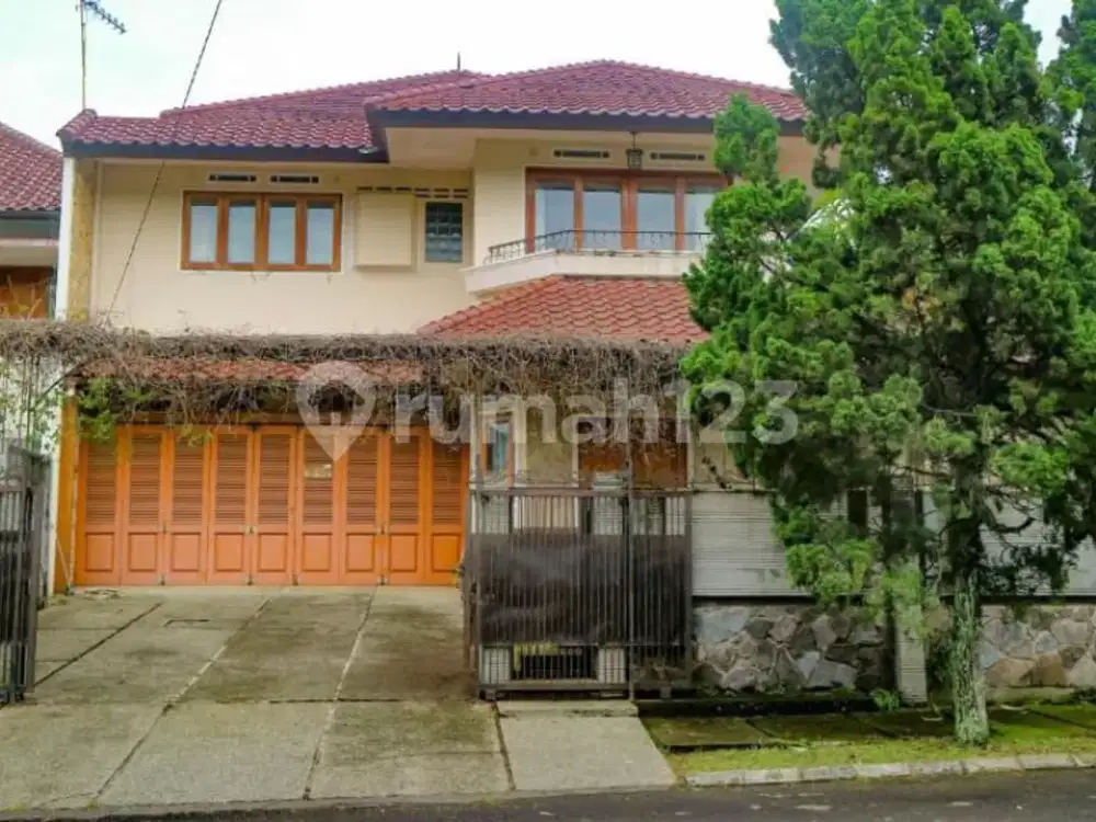 Dijual Rumah Villa Bagus Arsitektur Bali di Dago Asri Bandung