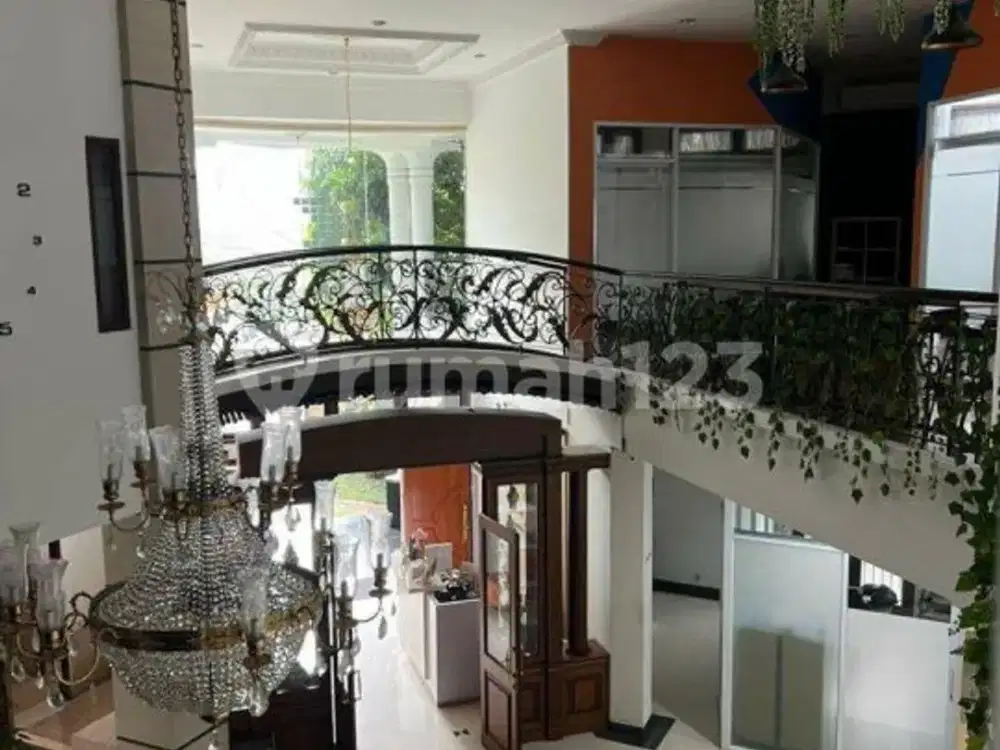 Dijual Rumah dan Kantor Lux di Cisitu Dago Bandung
