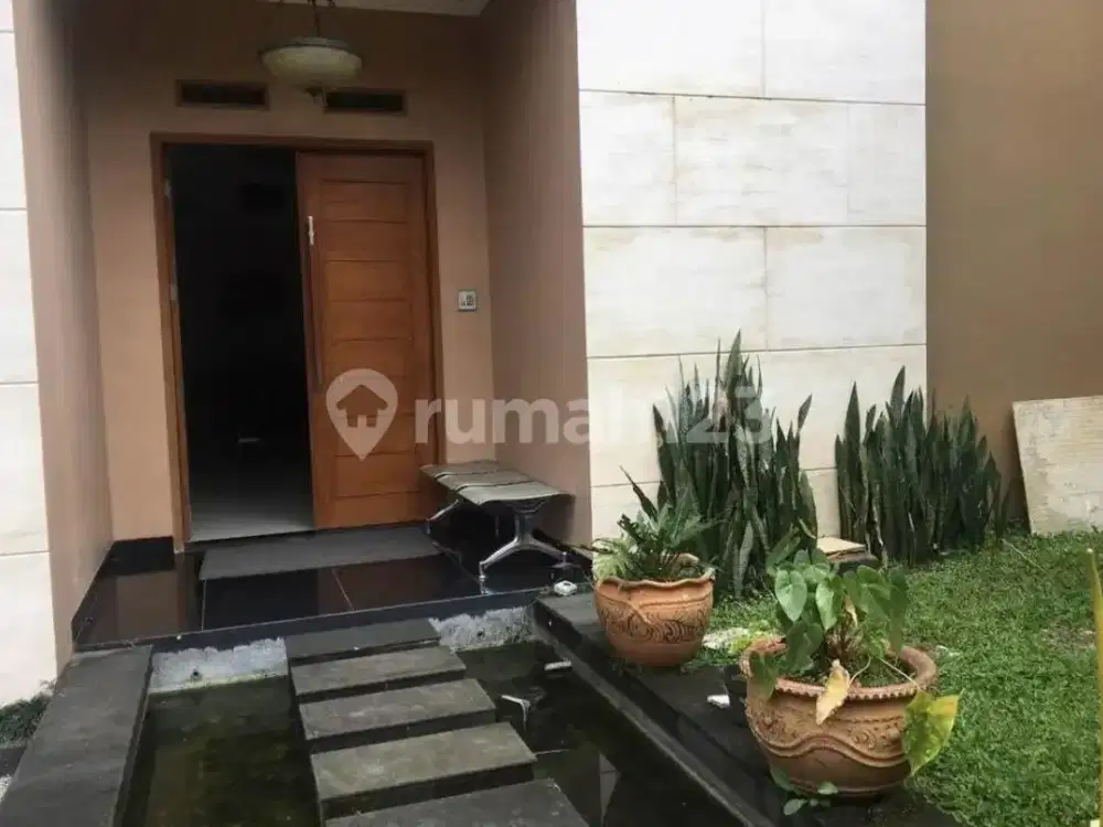 Dijual Rumah 2 Lantai Berkolam Renang di Dekat Exit Tol Pasteur Sukaraja Cicendo Bandung