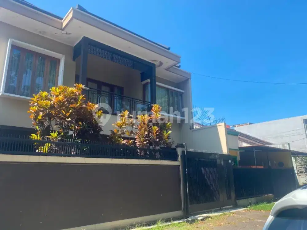 Dijual Rumah Terawat Siap Huni 2 Lantai di Batu Permata Buah Batu Bandung Bonus Furnish