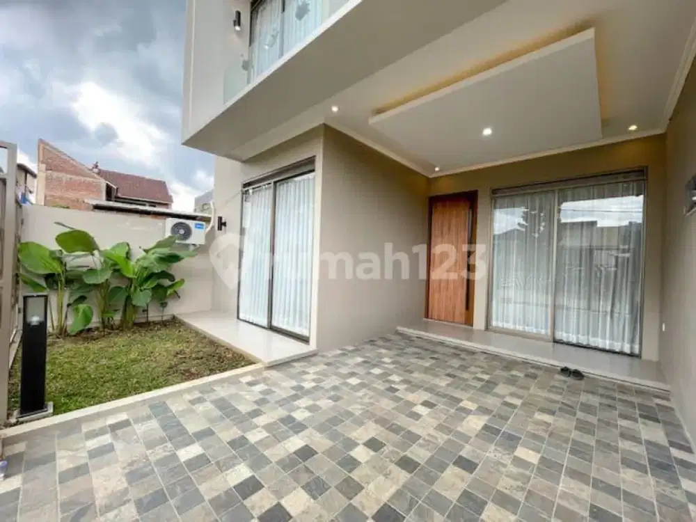 Dijual Rumah Villa Baru Berkolam Renang di Cigadung Dago Golf Bandung