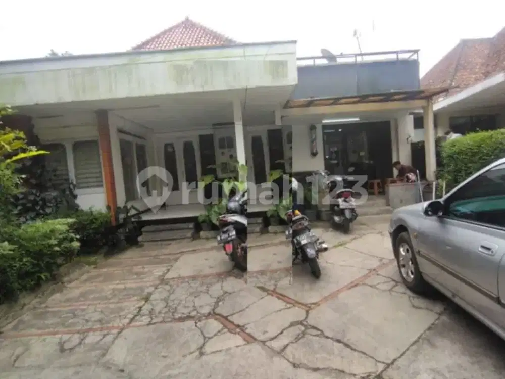 Rumah Lama Terawat Hitung Tanah Sayap Dago