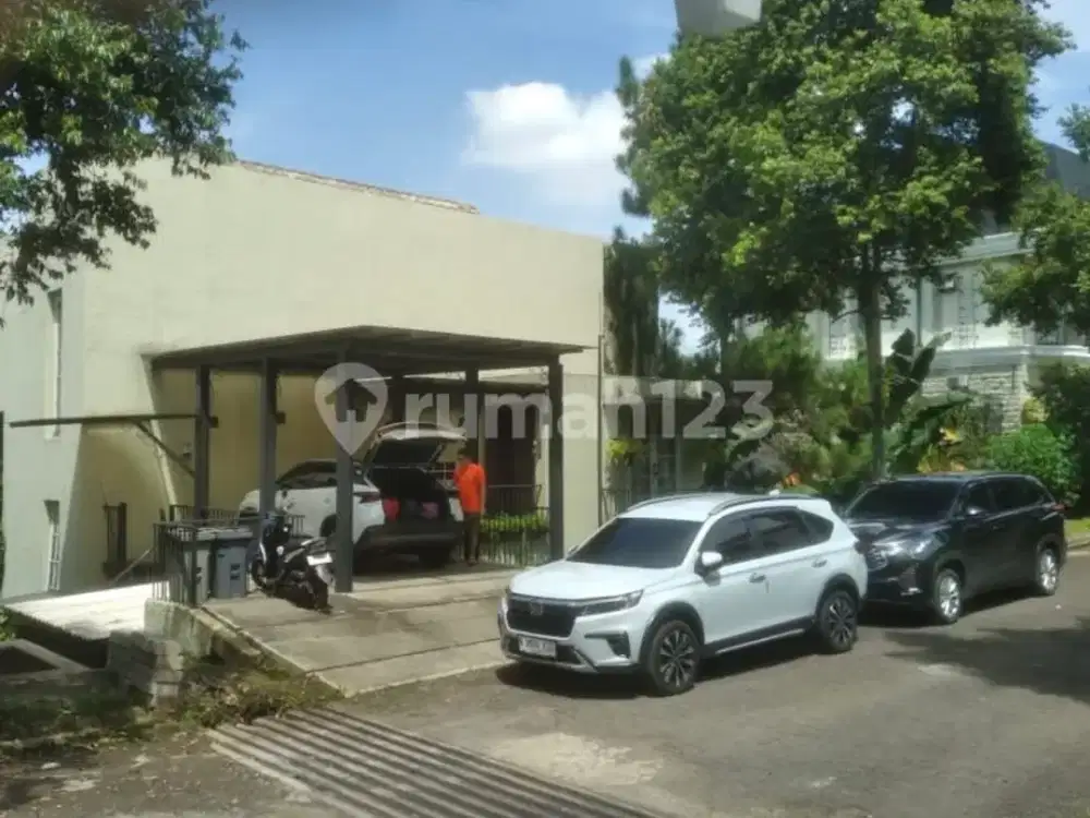 Dijual Rumah Villa 3 Lantai Full Furnished di Dago Pakar Resort Bandung