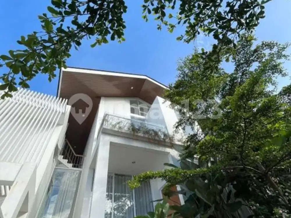 Dijual Rumah Villa Plus Kolam Renang Pribadi di Resort Dago Pakar Bandung