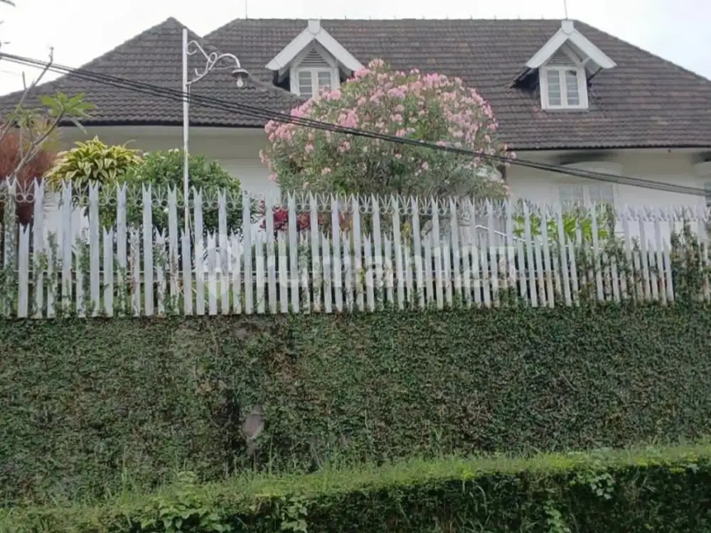 Dijual Rumah American Classic di Setrasari Bandung