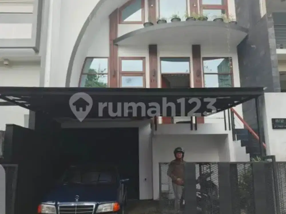 Dijual Rumah di Komplek Elite Setra Duta Bandung