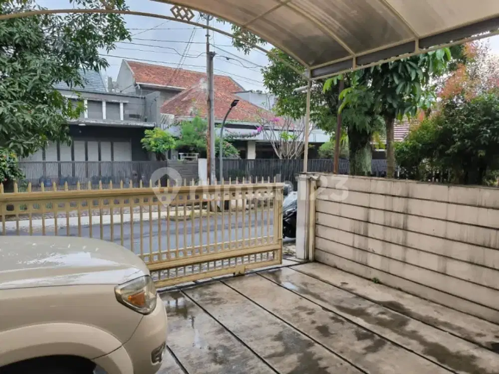 Dijual Rumah Belanda Bangunan Lama Terawat Lokasi Eksklusif Jarang Ada di Sayap Riau Bandung