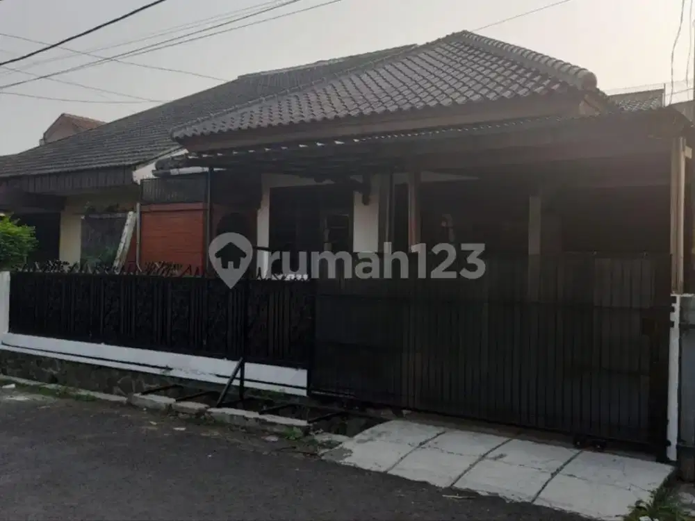 Dijual Rumah Terawat Siap Huni di Turangga Buah Batu Bandung