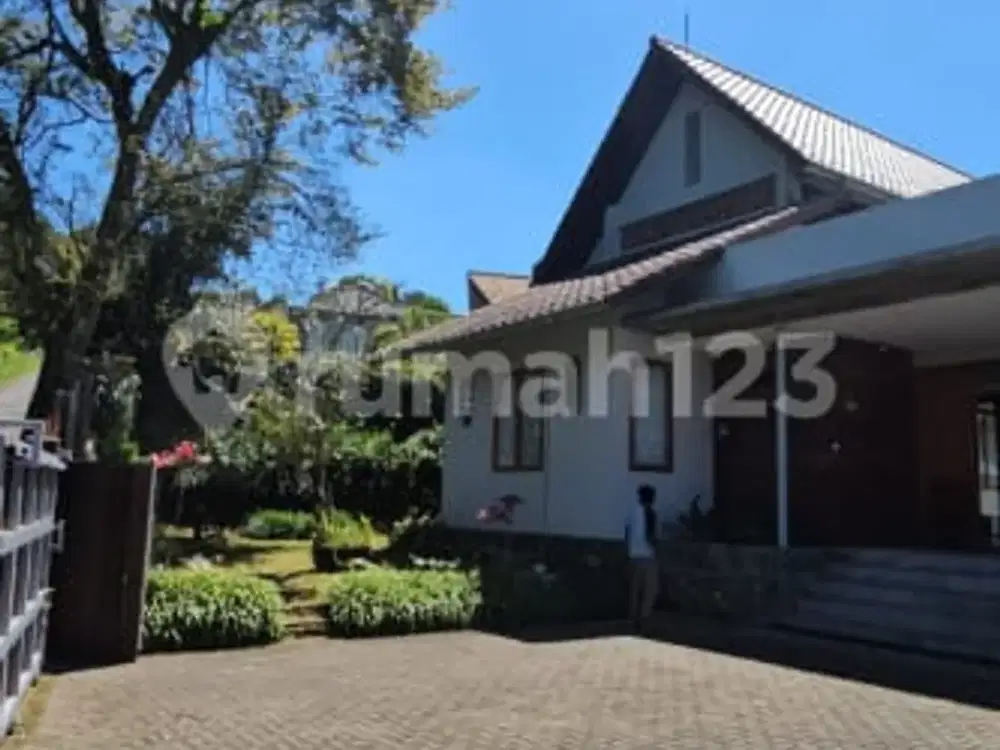 Dijual Rumah Villa Bagus Furnished di Pagerwangi Lembang Bandung Barat