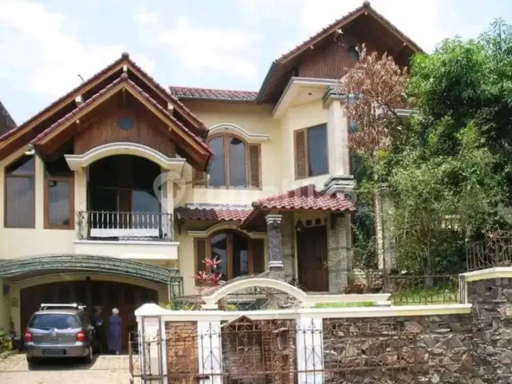 Dijual Rumah Terawat Beserta Isinya di Tubagus Ismail Dago Bandung