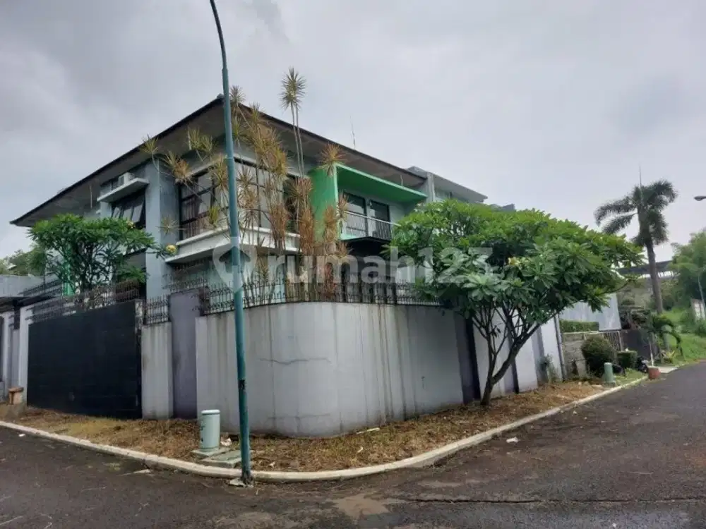 Dijual Rumah 2 Lantai Siap Huni Posisi Hooh Full Furnish di Komplek Elite Setra Duta Bandung