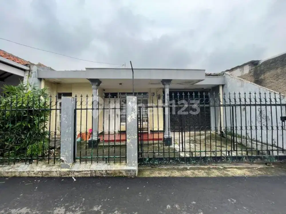 Dijual Rumah Lama Hitung Tanah di Pusat Kota Jln Karasak Moch Toha Bandung