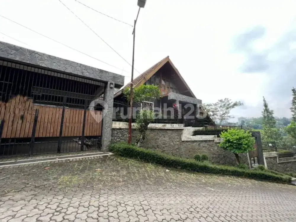 Dijual Rumah Villa di Dago Pojok Bandung