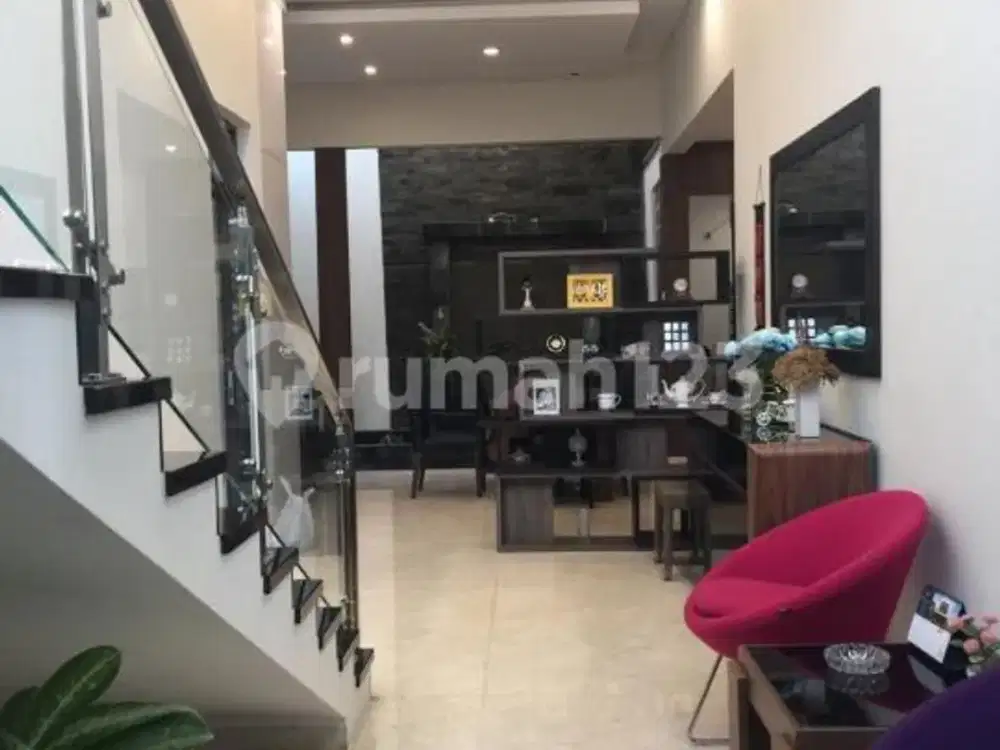 Dijual Rumah Terawat Siap Huni di Dalam Komplek Elite One Gate di Terusan Jakarta Antapani Bandung