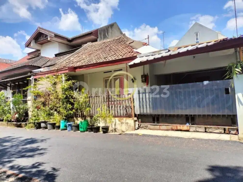 Dijual Rumah Lama 1 Lantai Harga NJOP di Dekat Jln Riau & Jln Supratman Bandung
