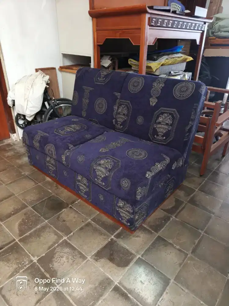 Sofa bekas sudah jadi seperti baru