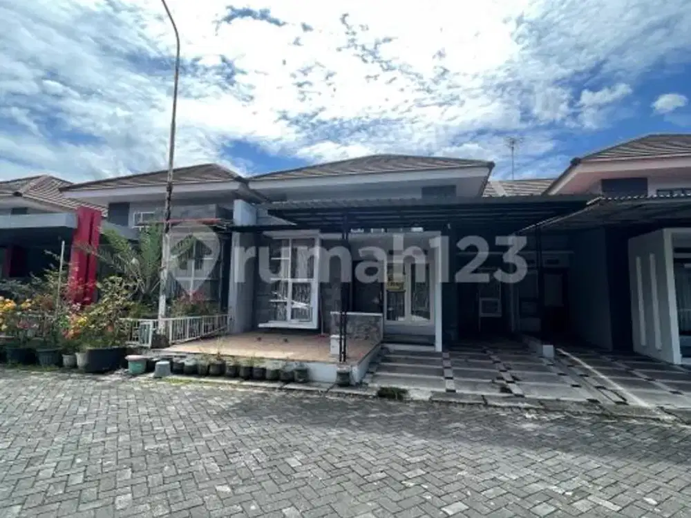 Dijual 1 Unit Rumah Komplek Taman Firdaus Jl. Adi Sucipto Pekanbaru