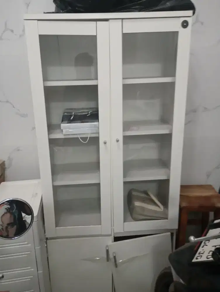 Lemari tas masih layak pakai