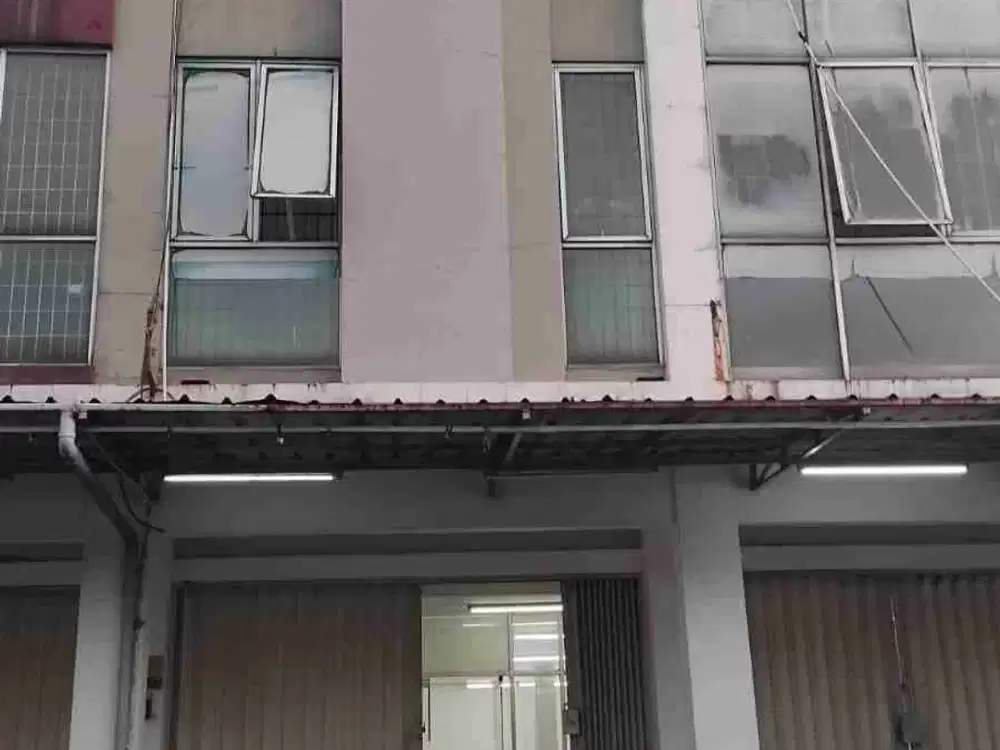 Ruko Gandeng 3 Muncul Siap Pakai Cocok untuk Usaha atau Kantor