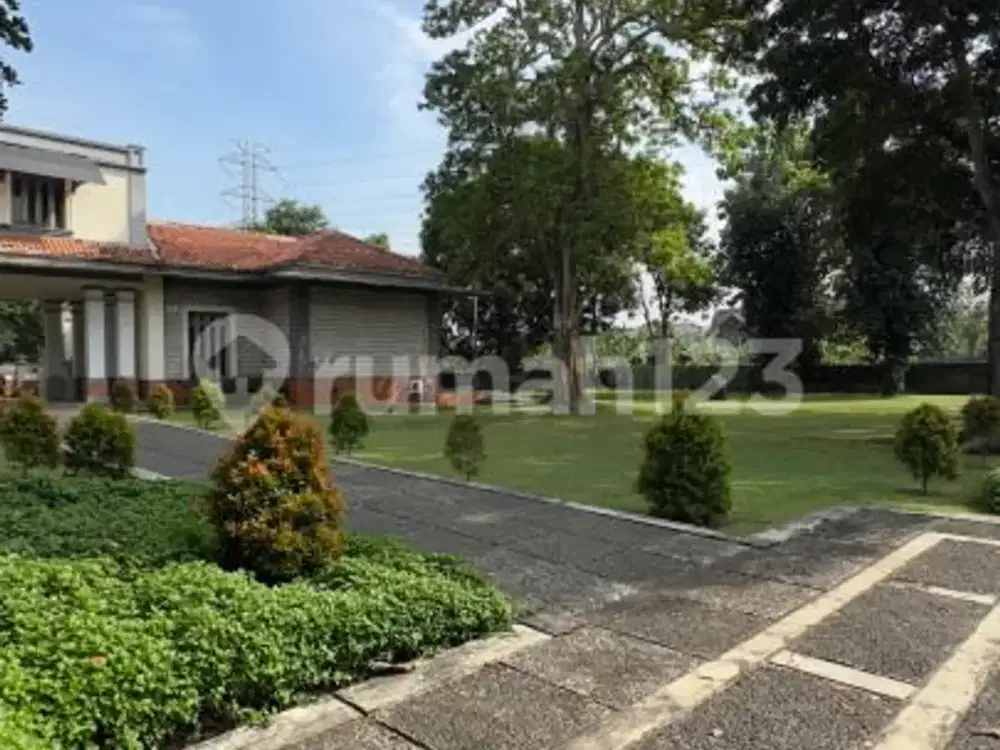 Dijual Rumah Asri di Komplek Perumahan Dekat Lebak Bulus