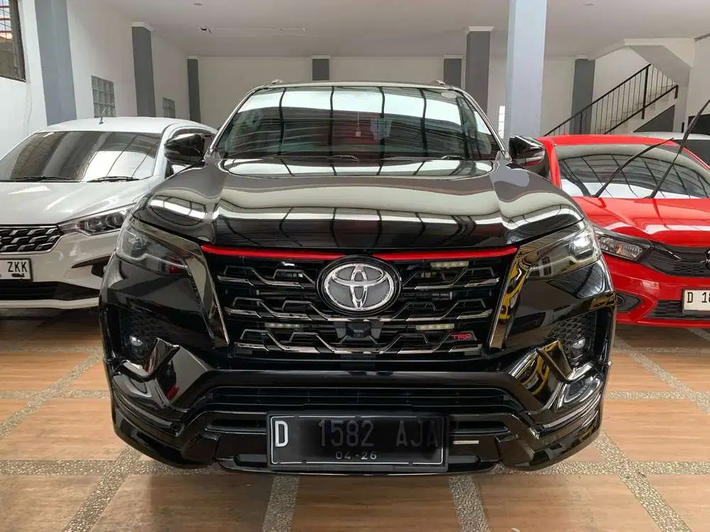 Fortuner 2.4 VRZ TRD  2021 | 2022 HITAM (cash kredit tukar tambah)