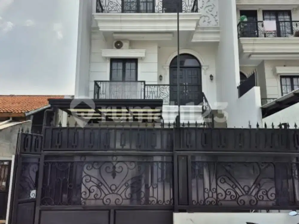 Turun Harga, Jual Cepat, Rumah Cantik di Pejaten Jakarta Selatan