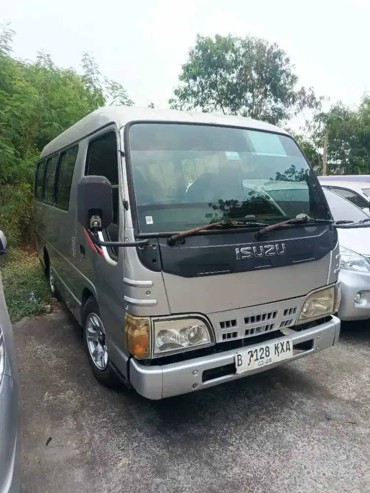 2016 Elf minibus Short NHR 55 AC 16 Kursi