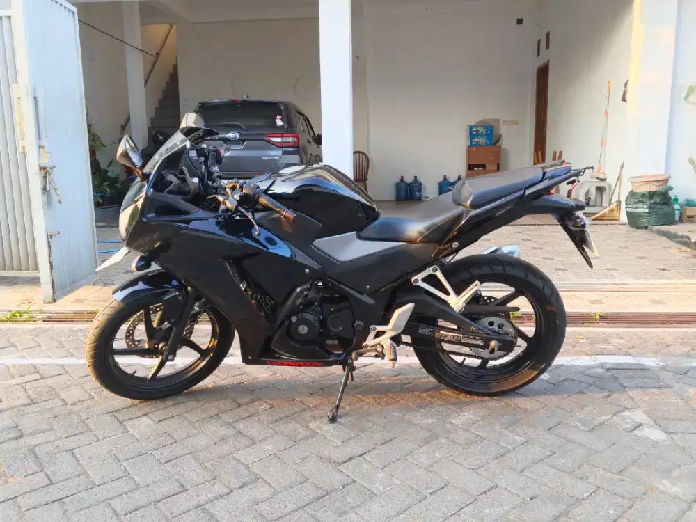 Bismillah, jual Motor CBR 150R th 2015
