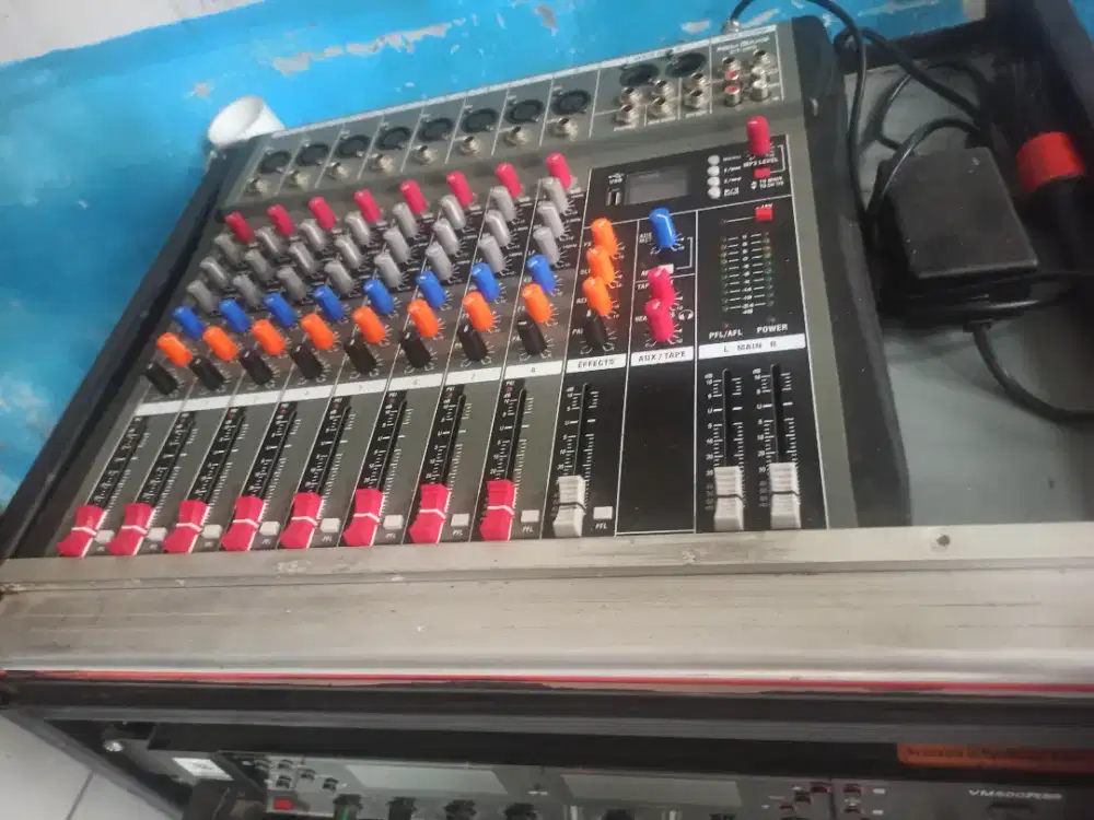 Dijual mixer  merek new baxs 8 canel