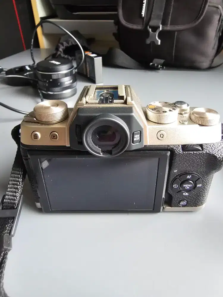 Fujifilm X-T100 Kit 15-45mm + Lensa Manual Meike (Mulus & Siap Pakai)