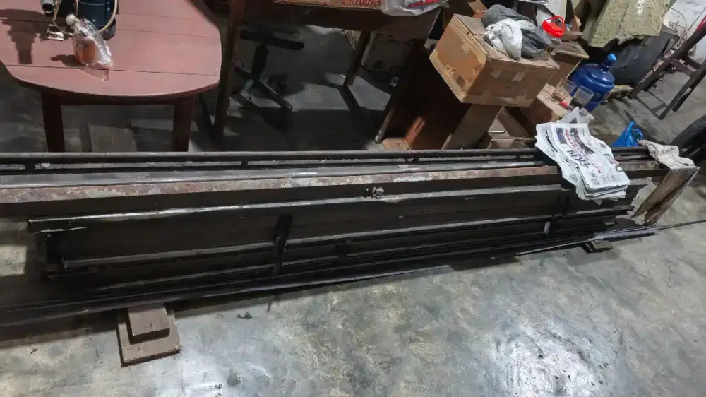 Pintu besi harmonika kokoh