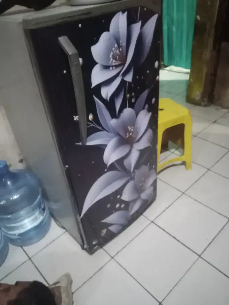 Di jual kulkas 1 pintu Toshiba Glacio isian freon pabrikan
