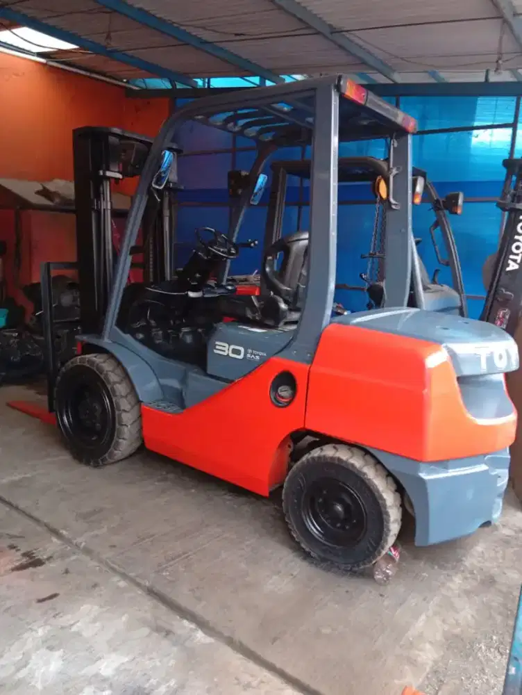 Forklift Toyota 3 Ton,Matic,Tiang 3 Meter,1DZ-II,8FD30,Tahun 2018