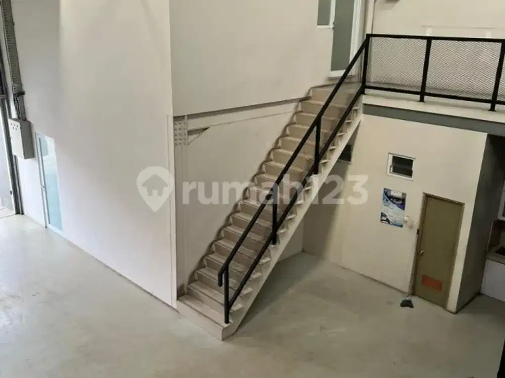 Disewa Gudang 2 Lantai 320M2 Bizpark Bekasi Akses Kontainer 40 Feet Lokasi Strategis Akses Mudah ke dan Bandara