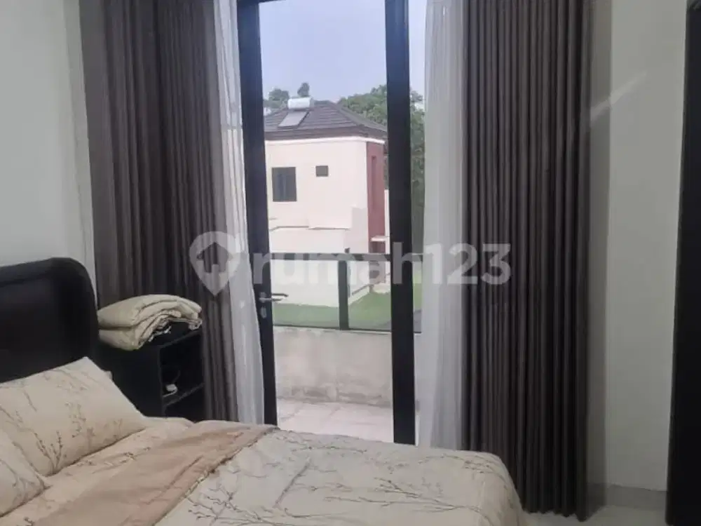 Sewa Murah Rumah Hoek Lavon Regalia Full Furnished 5 Kamar Tidur
