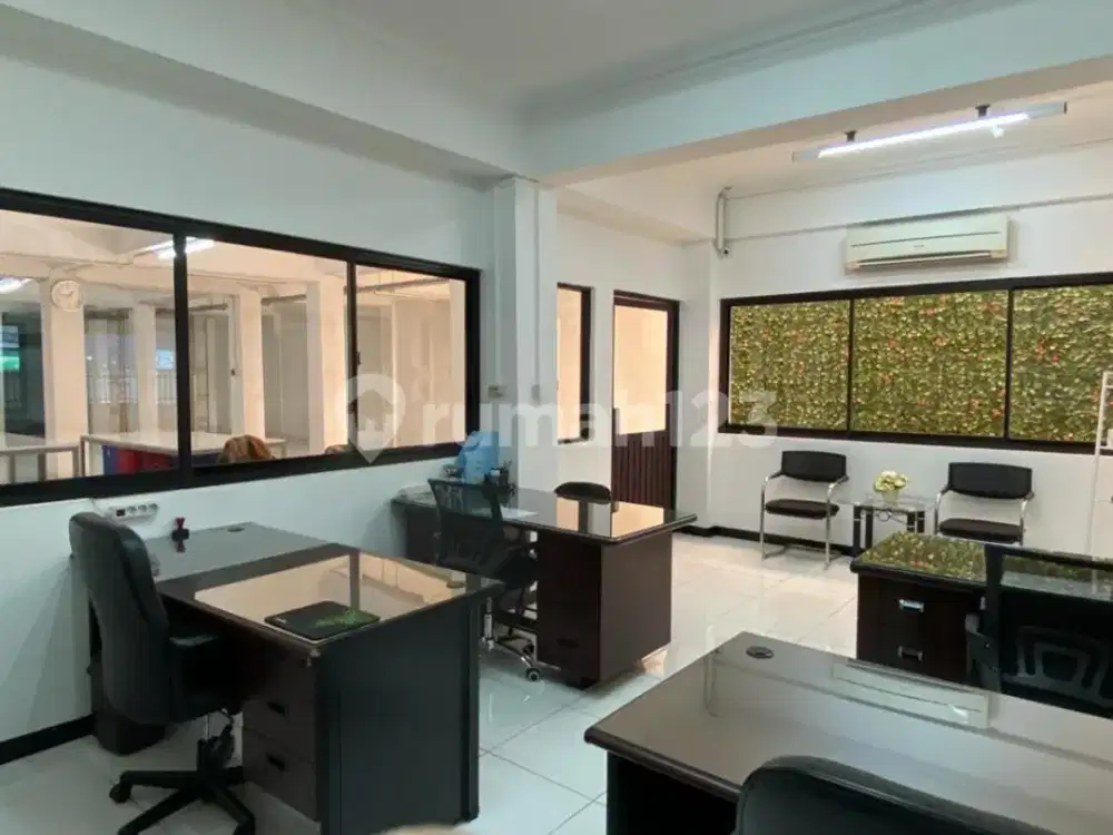Dijual Rumah Gudang Gajah Mada Jakarta Barat di Bawah NJOP LB 1350 Ada Lift Barang Cocok untuk Kantor Gudang