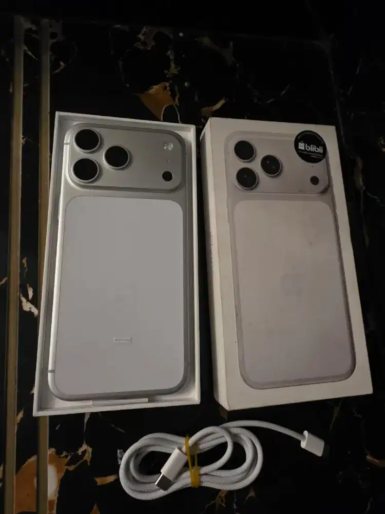 Iphone 17 promax 256gb ibox BH 100 cc 50 mulus like new fullset