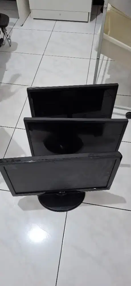 3 monitor 19 inch MATI