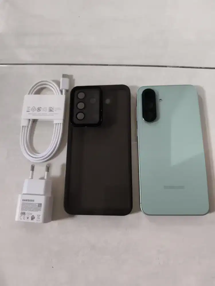 Samsung a56 5G 8/128 olive mulus HP charger sein