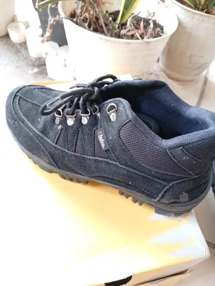 Sepatu safety cladico