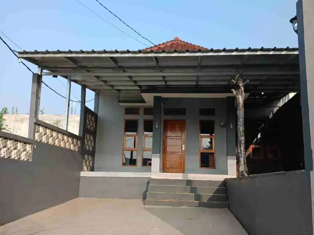 Rumah Mewah Pinggir Jalan