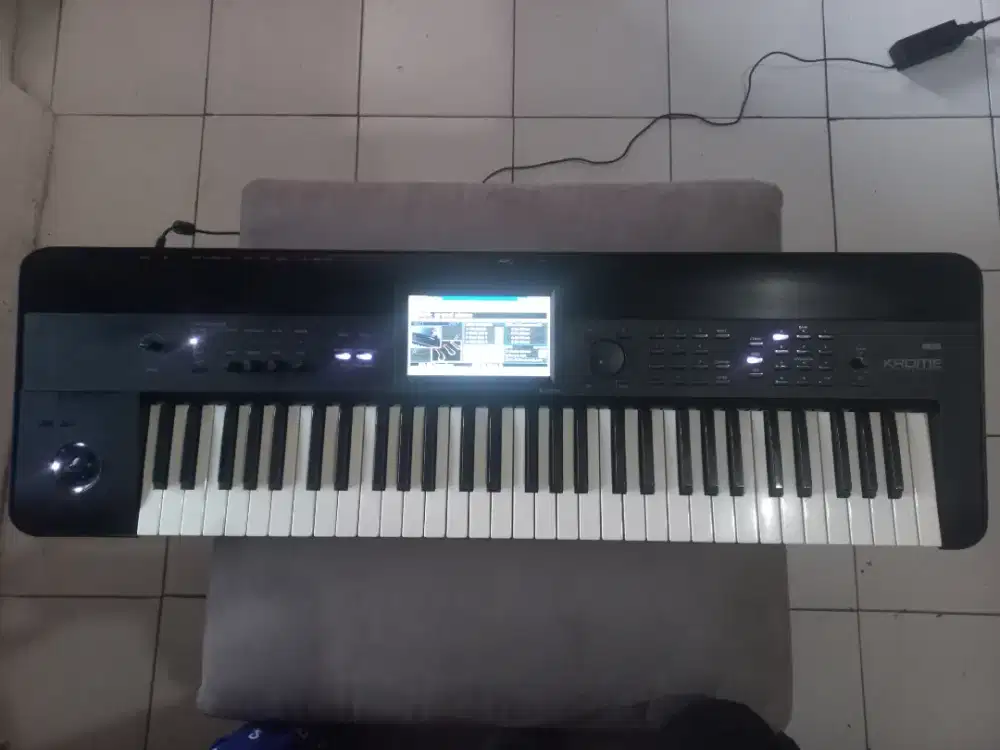 Keyboard merk KORG krome 61 mulus normal istimewa include gigbag tebal