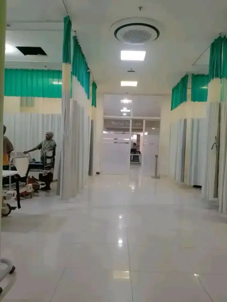 Perawat orang sakit dan jasa menemani pasien sakit