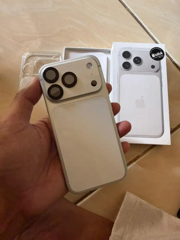 Iphone 17 pro 256gb garansi on agstus 2027